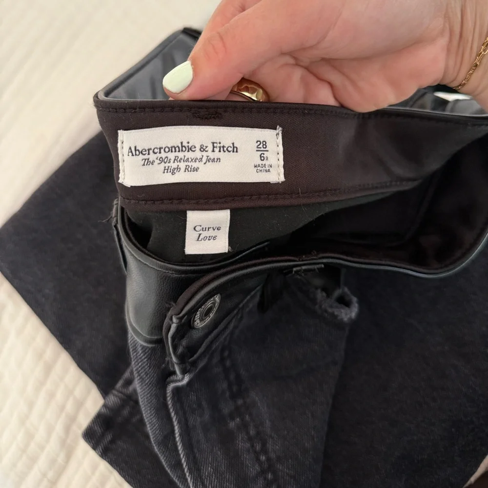 Abercrombie Curve Love‎ The 90s Relaxed Jeans High Rise - Picture 5 of 7